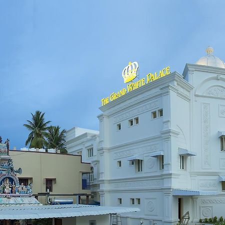 The Grand White Palace 호텔 마일라두투라이 외부 사진