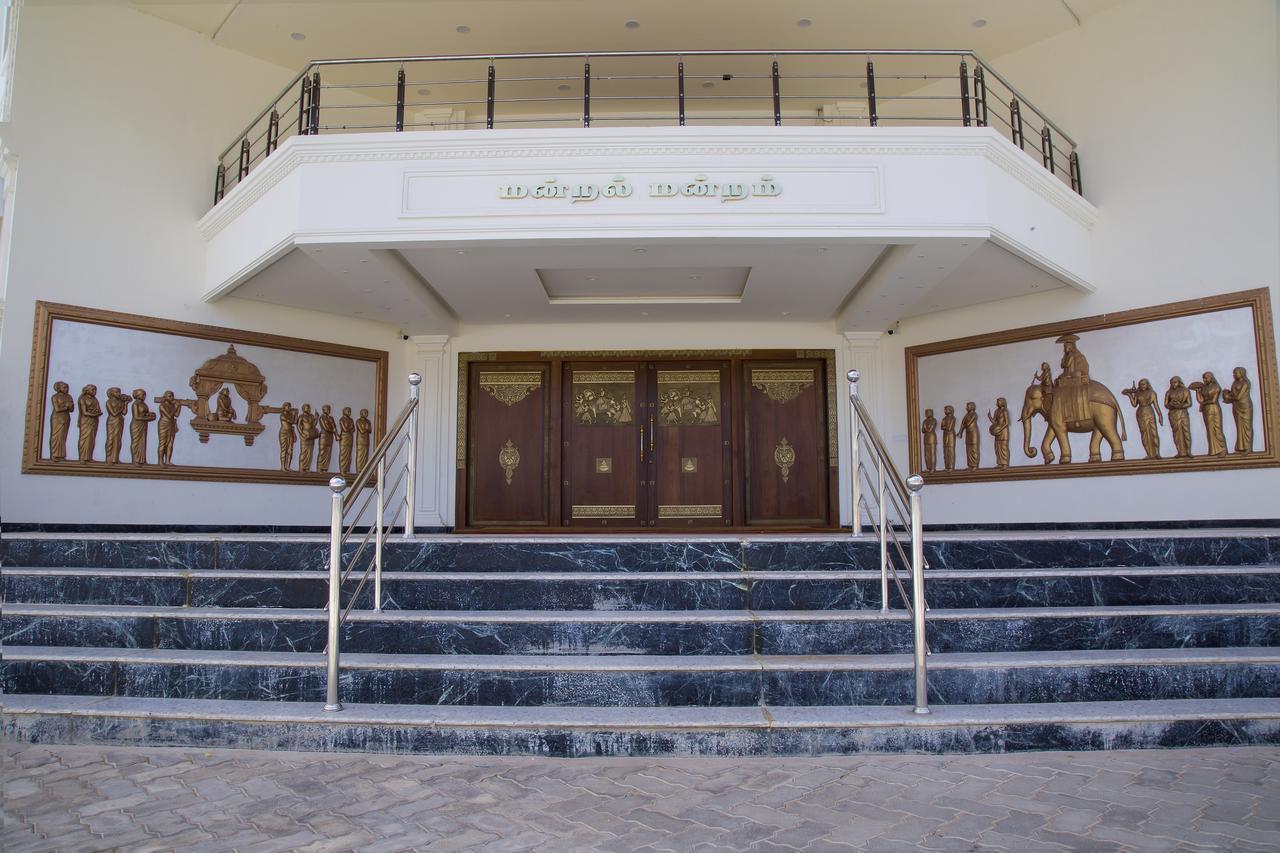 The Grand White Palace 호텔 마일라두투라이 외부 사진