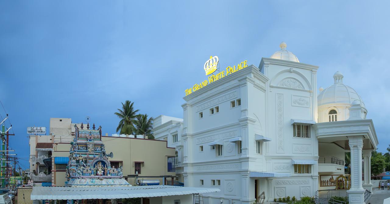 The Grand White Palace 호텔 마일라두투라이 외부 사진