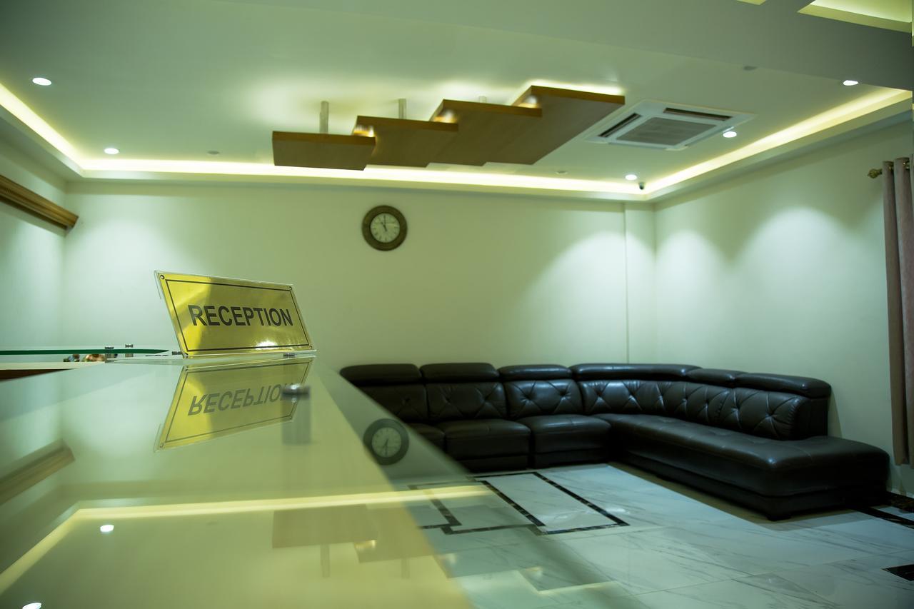 The Grand White Palace 호텔 마일라두투라이 외부 사진